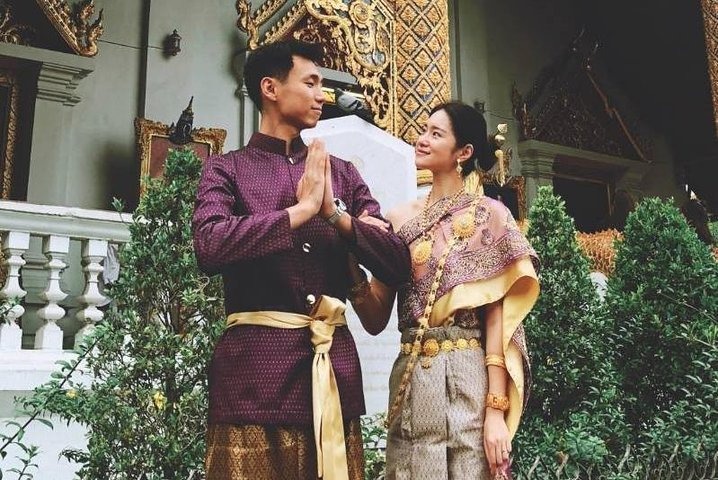 Man and woman in Thai traditional clothing